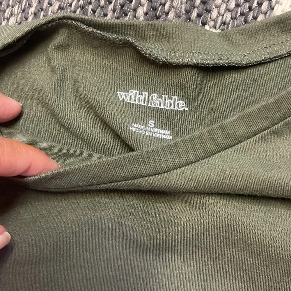 Champion Shorts Small & Wild Fable Small Cropped T Shirts (2) Set - Picture 4 of 4